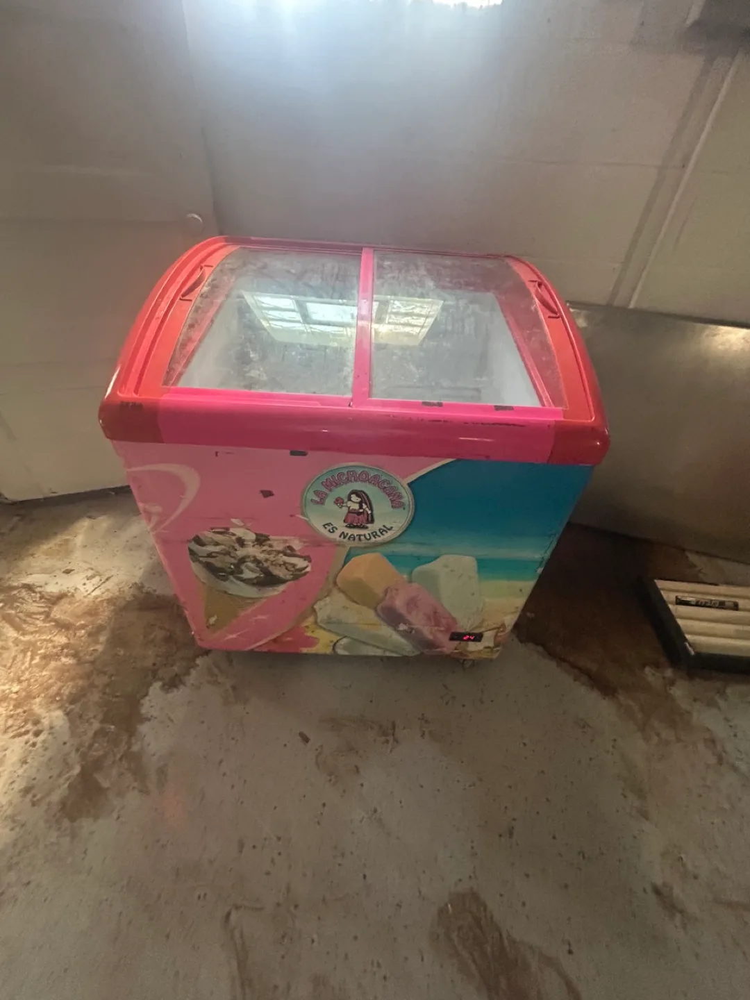 Used Ice Cream Display Freezer image indicator(3)