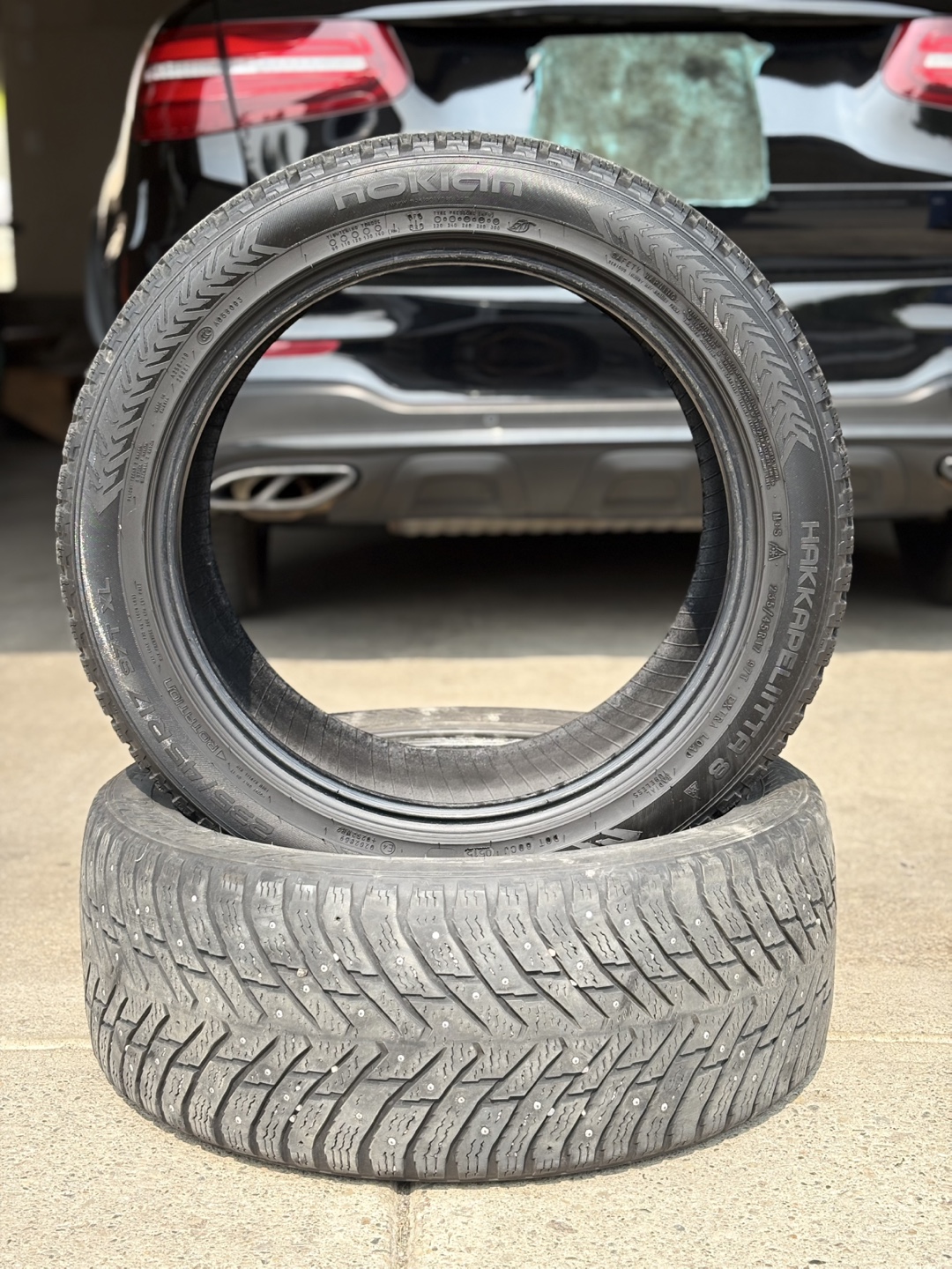 (2) Nokian Hakkapeliitta 8 Studded Winter Tires 235/45R17
