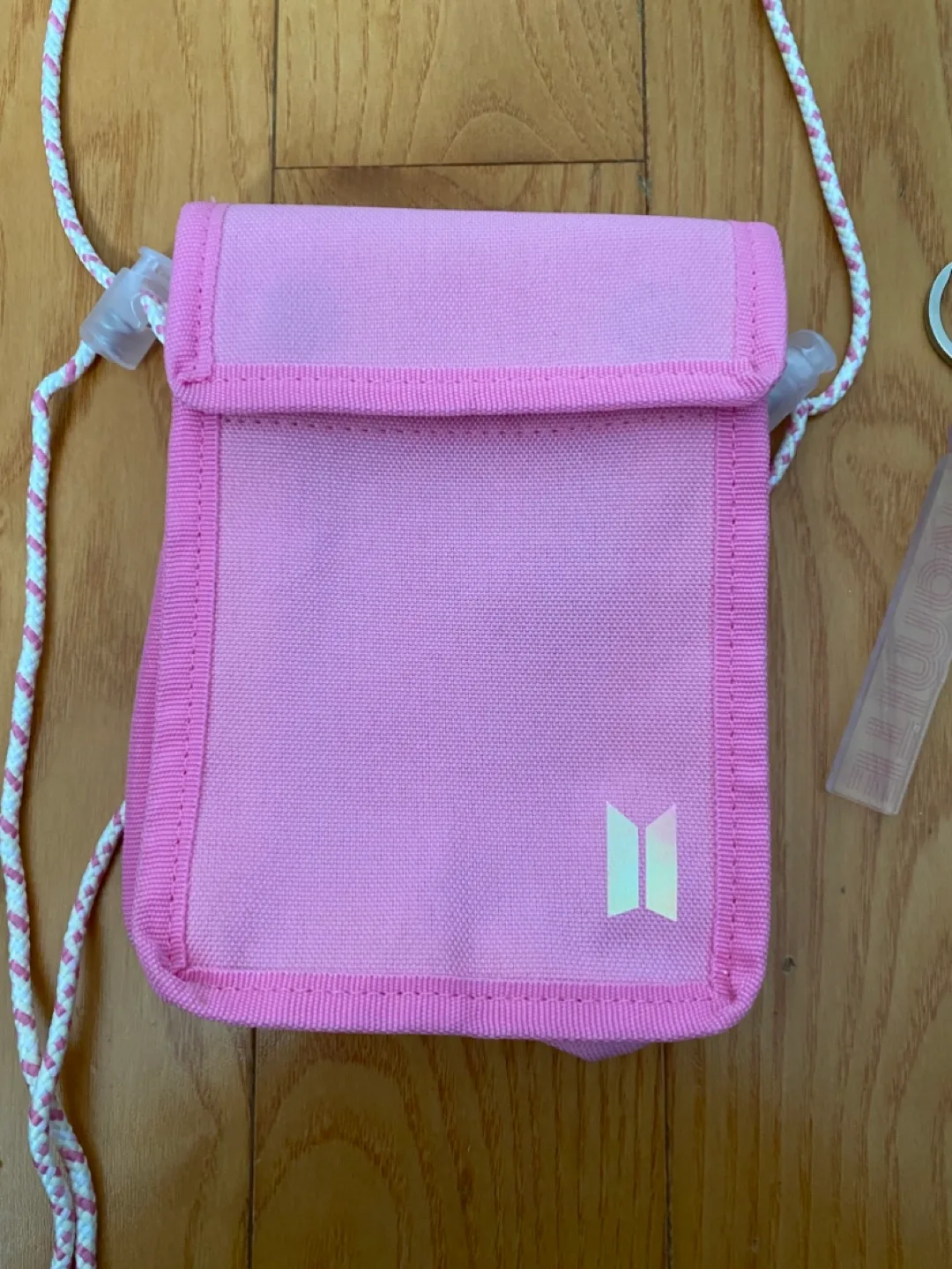 BTS small side bag/pouch and keychain image indicator(2)