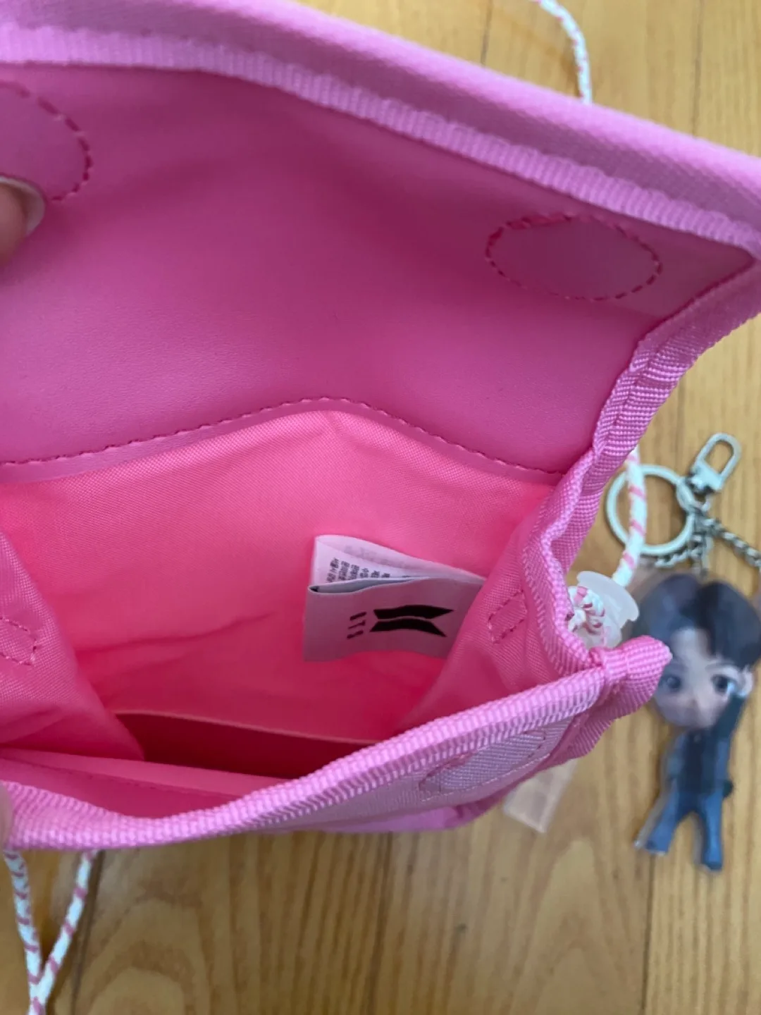 BTS small side bag/pouch and keychain image indicator(3)