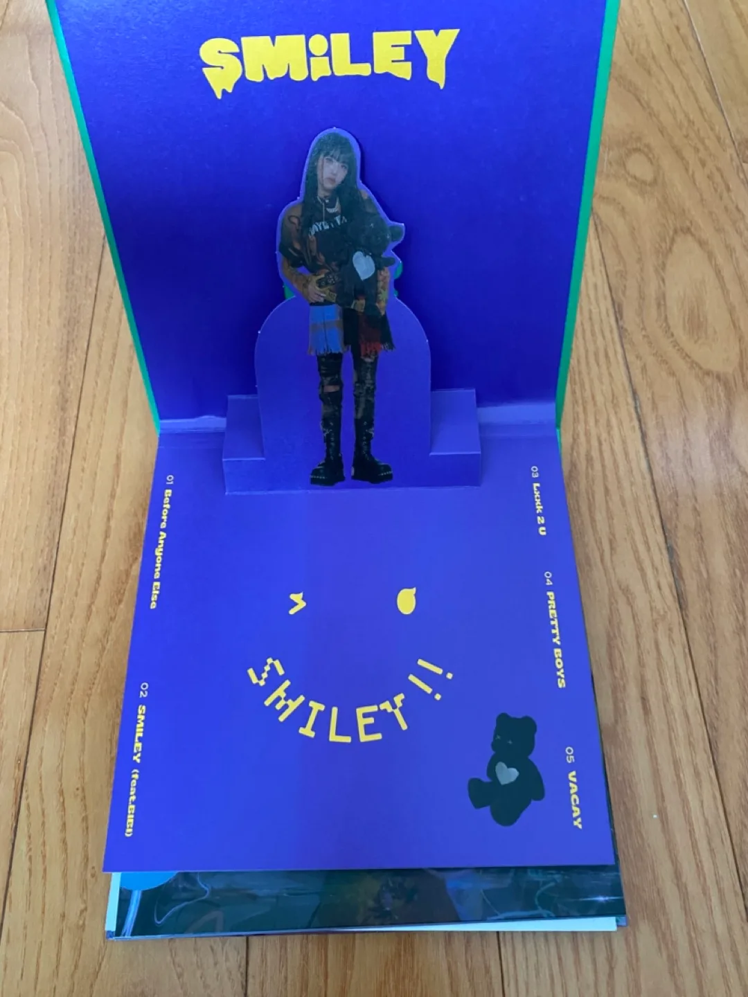 YENA Smiley album K-pop image indicator(3)