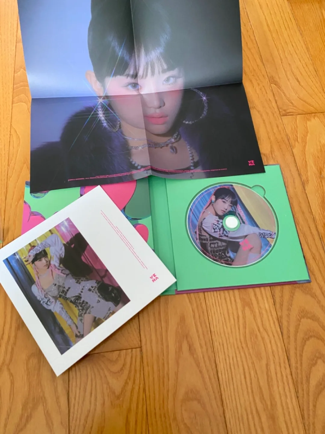 YENA Smiley album K-pop image indicator(4)