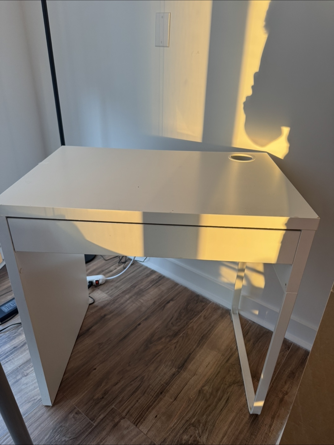 White IKEA Desk (Micke)