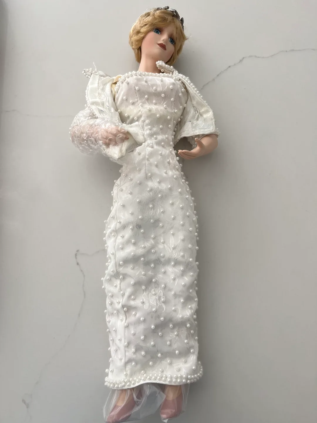 Unique Porcelain Doll - Diana Limited Edition image indicator(2)