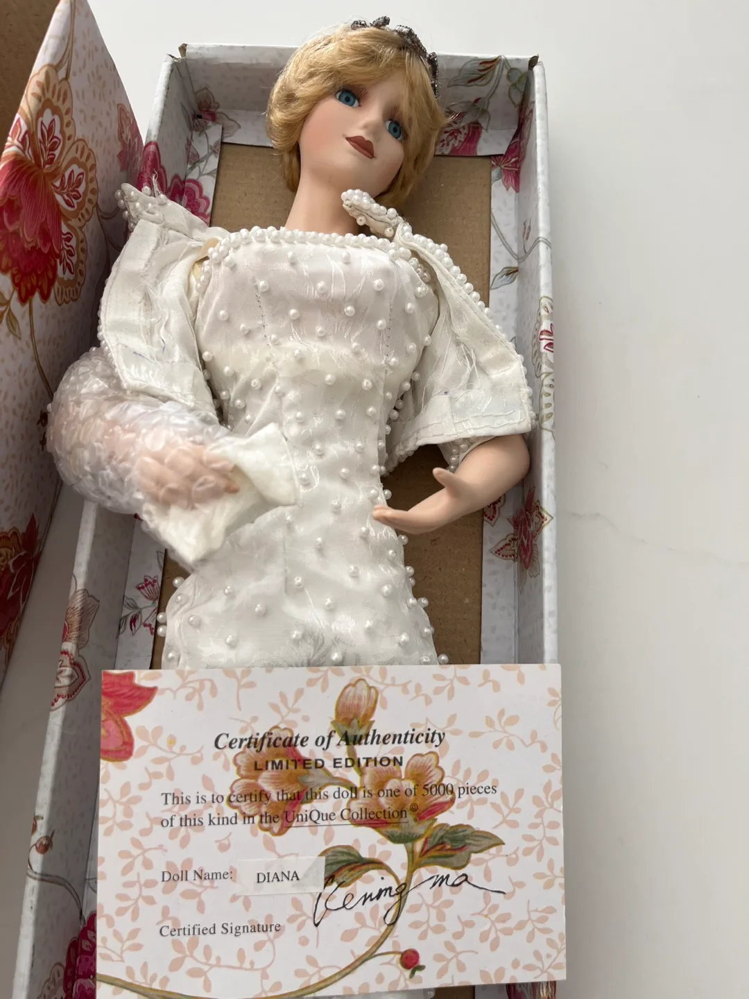 Unique Porcelain Doll - Diana Limited Edition image indicator(4)
