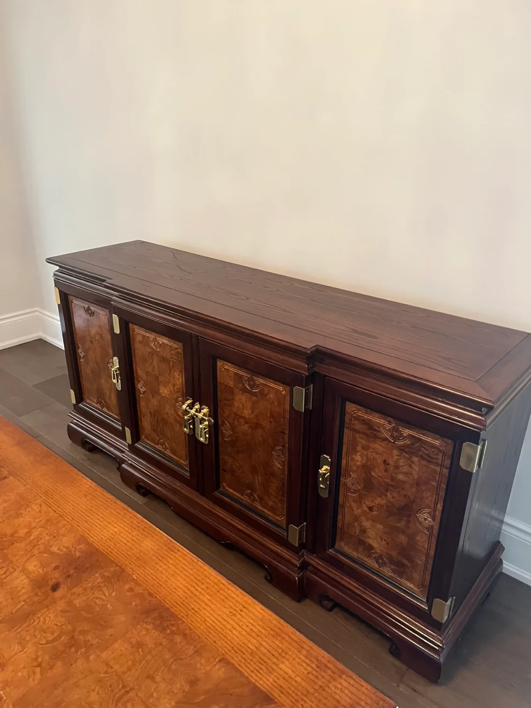 Dining Table with 6 Chairs & Sideboard image indicator(3)