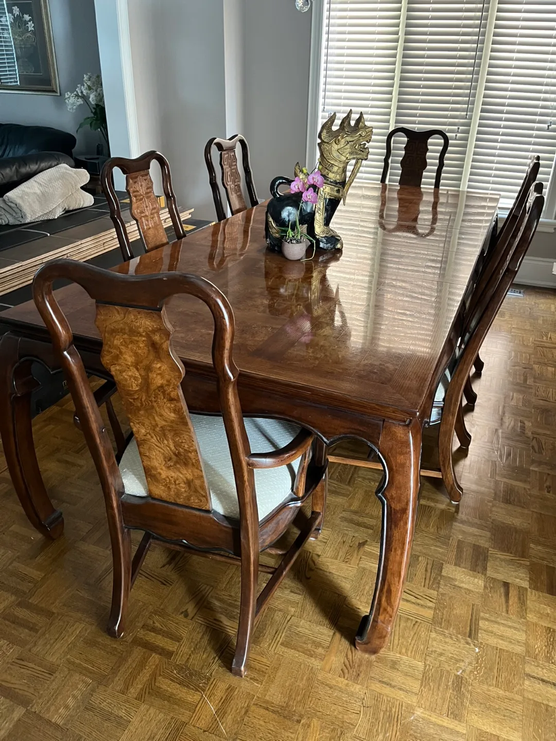 Dining Table with 6 Chairs & Sideboard image indicator(4)