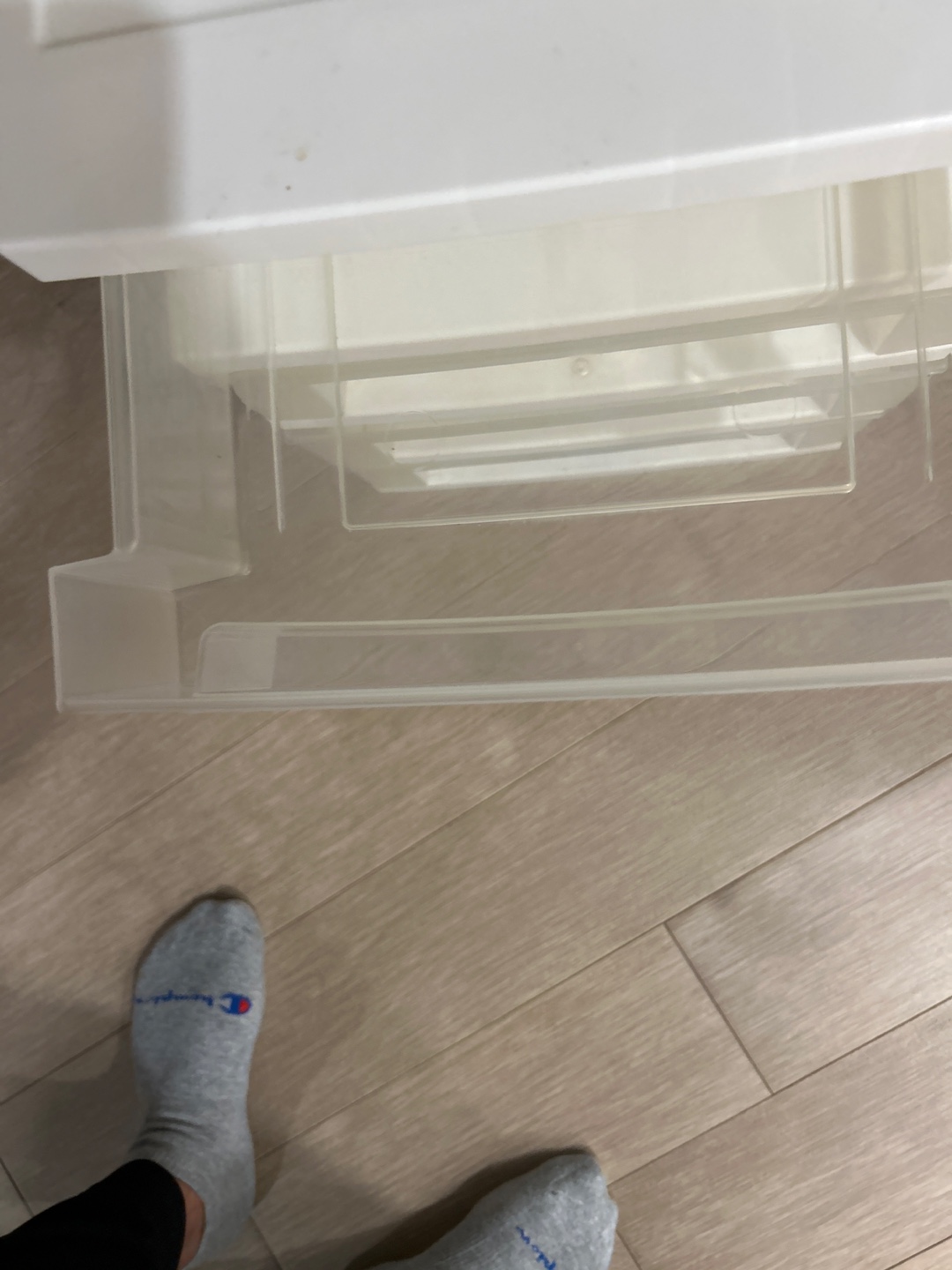 FREE White 4-Drawer Plastic Storage Unit🥕 - photo 3