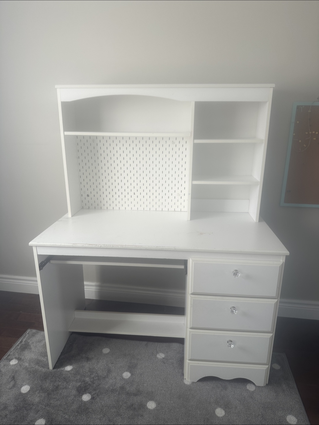 White desk with hutch - photo 3