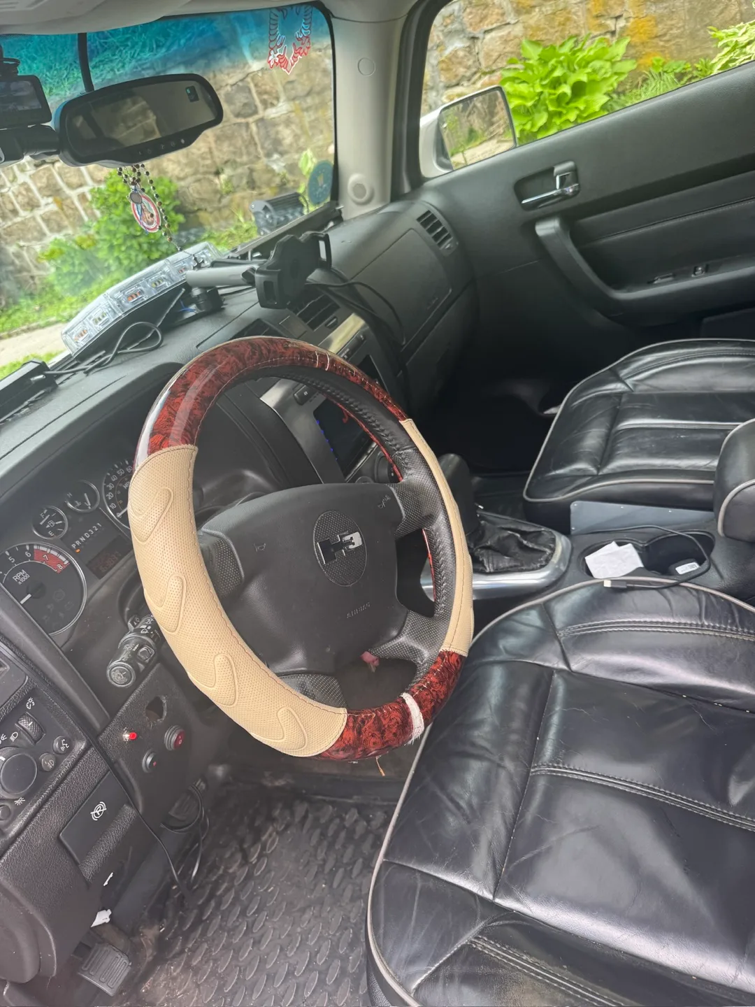 Hummer H3 SUV image indicator(2)