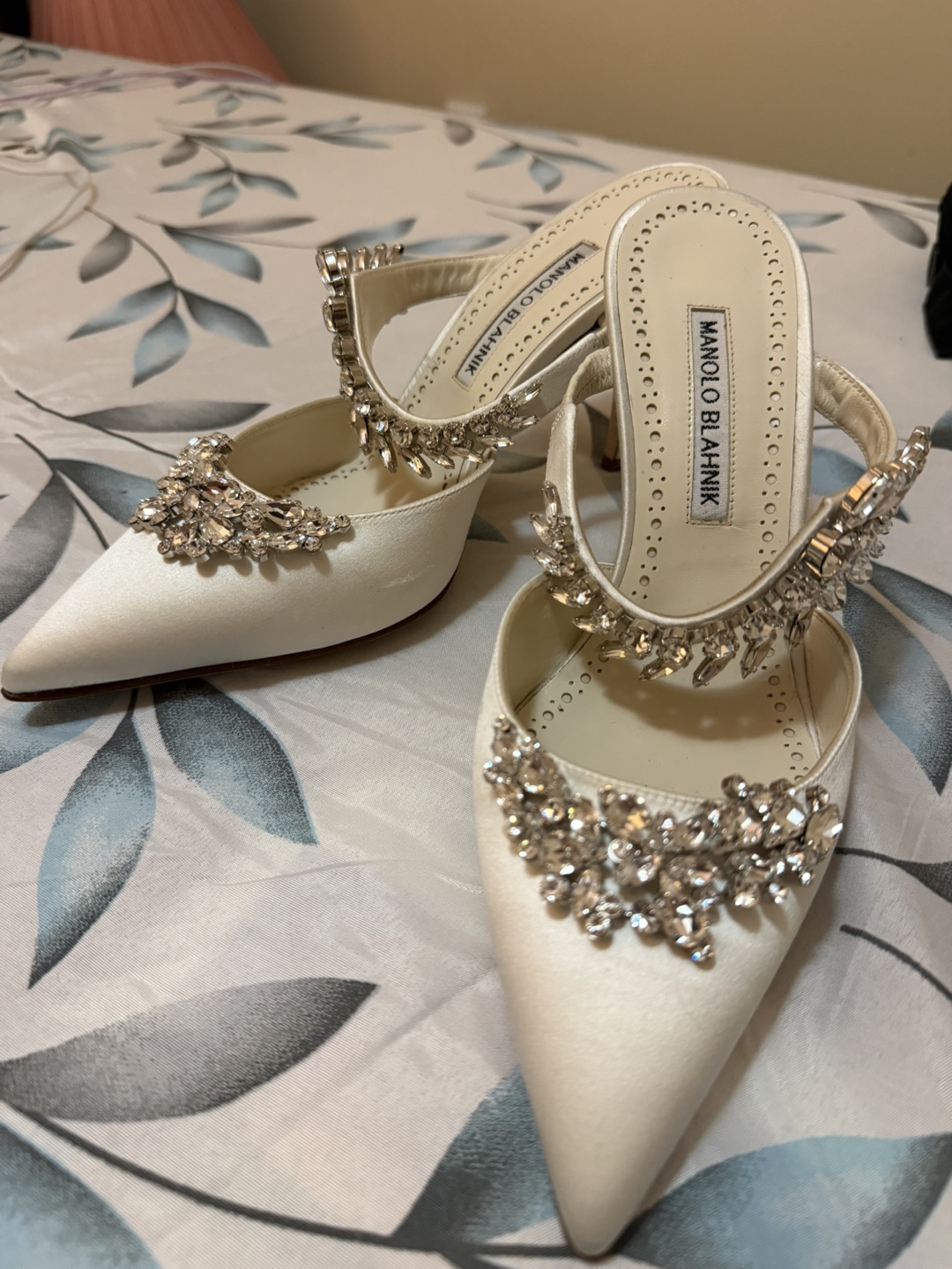 Manolo Blahnik Ivory Embellished Heels - photo 3