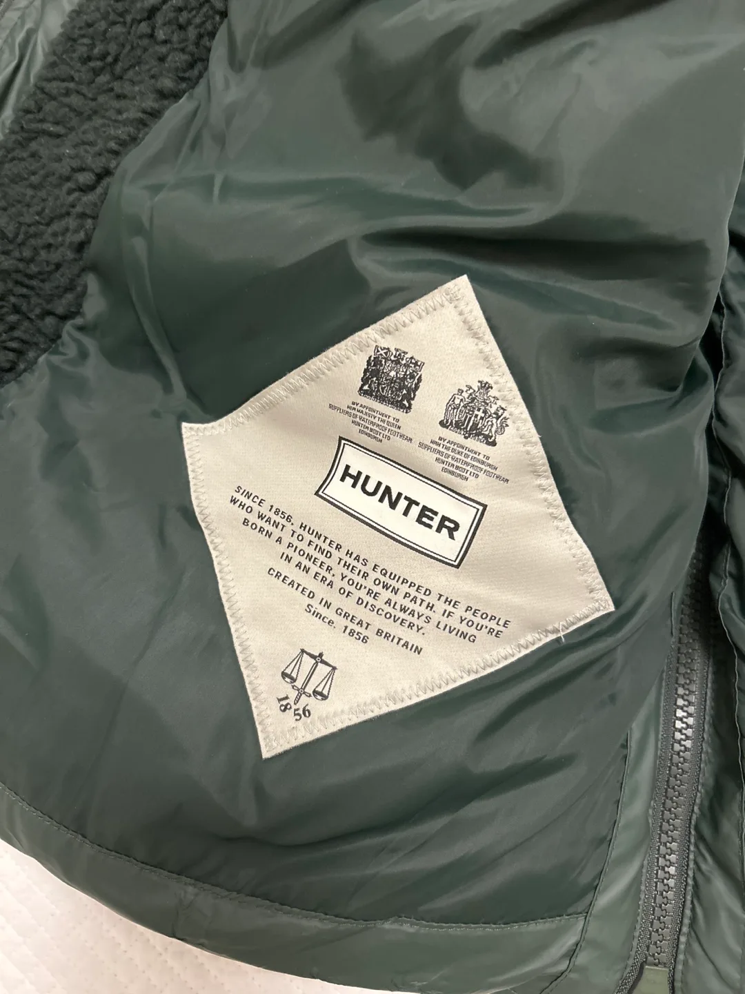 Hunter Puffer Jacket - Size L image indicator(4)