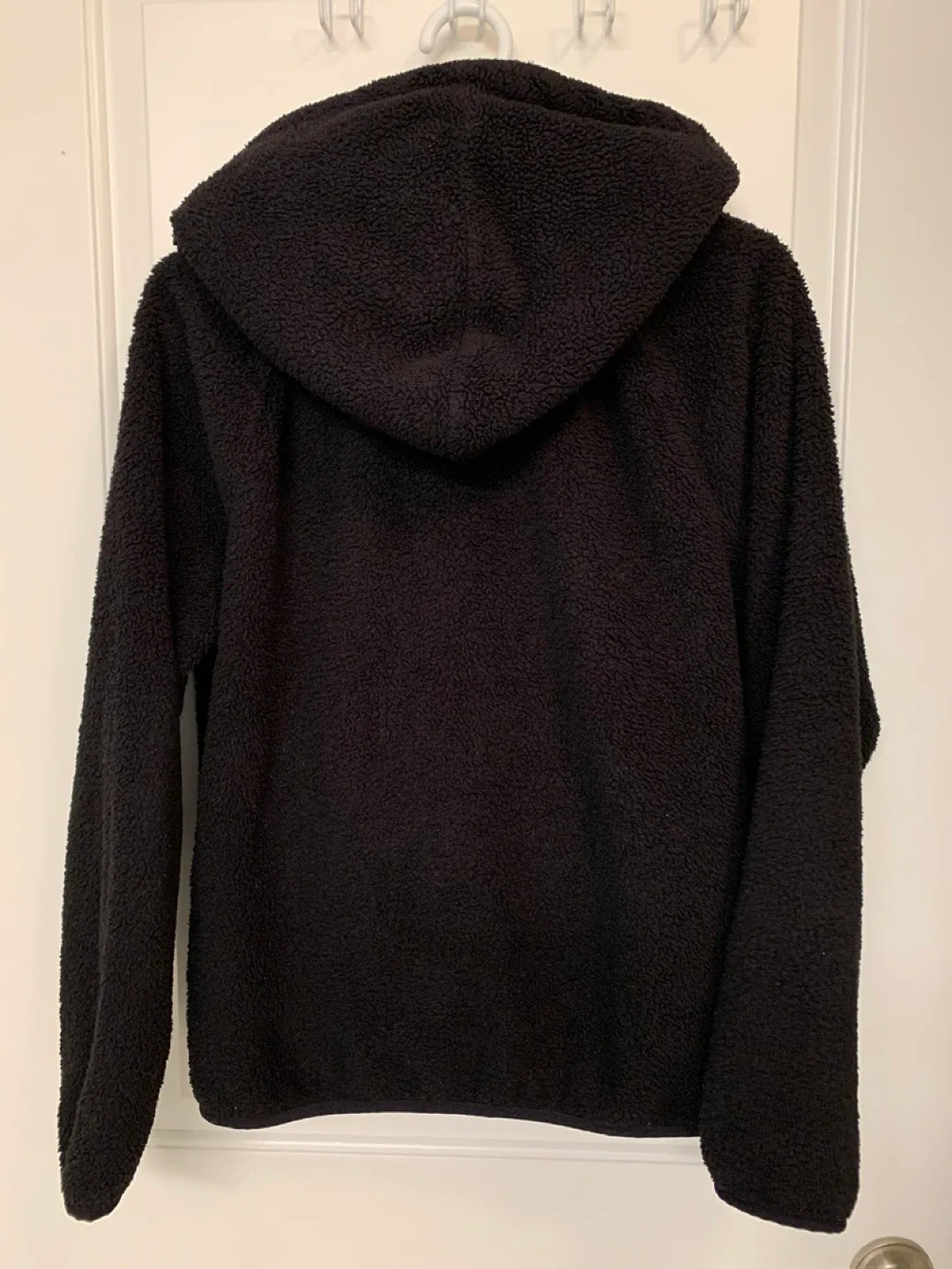 TNA Aritzia Black Fleece Hoodie medium 🥕 image indicator(2)
