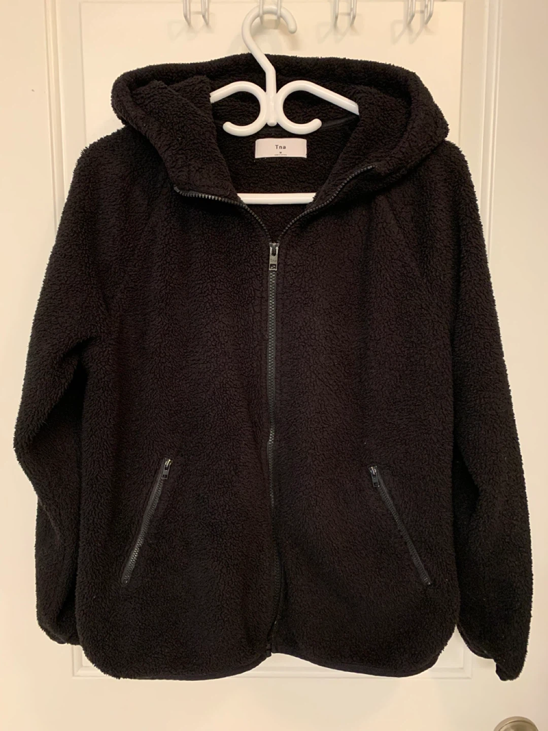 TNA Aritzia Black Fleece Hoodie medium 🥕