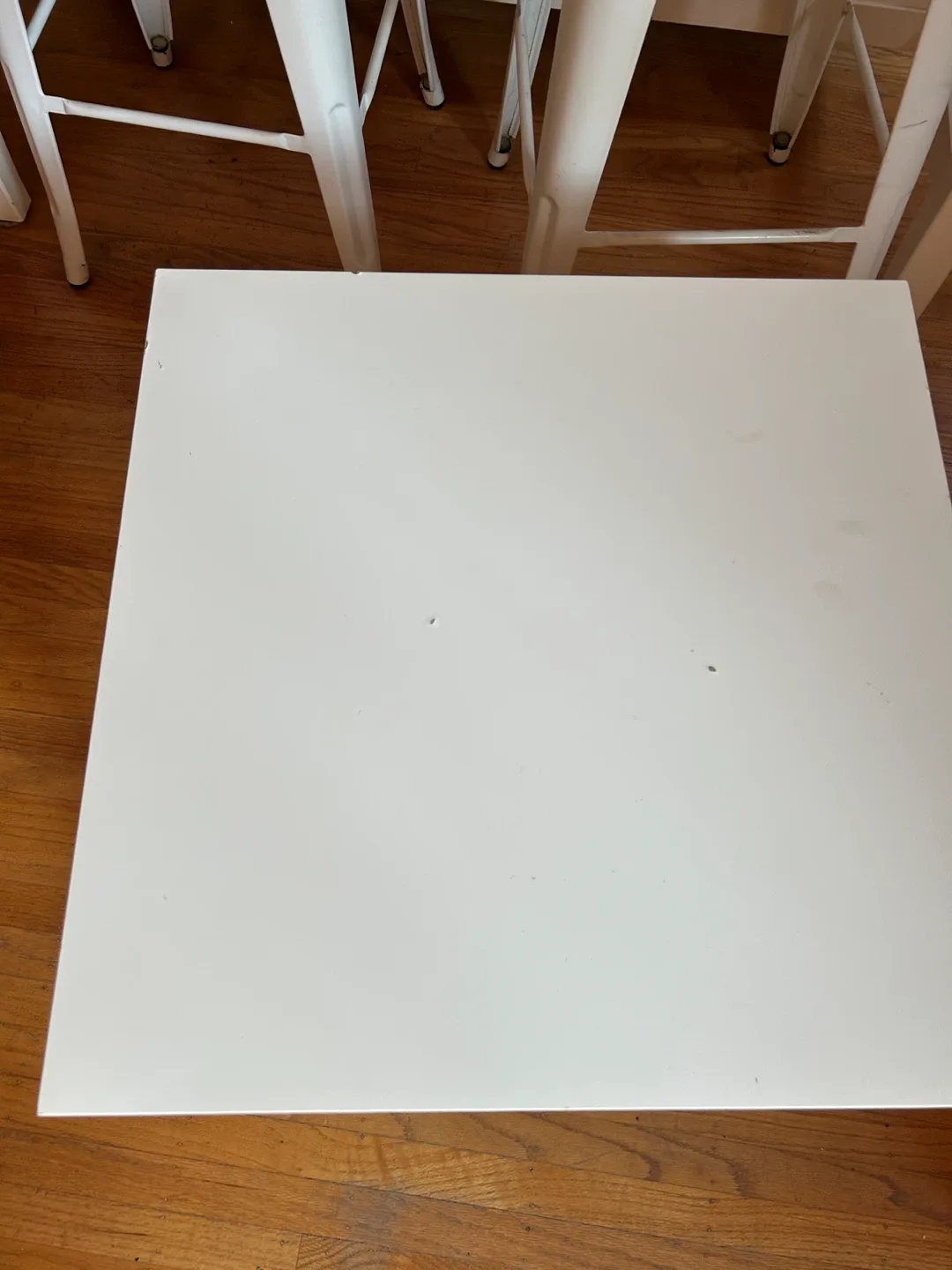 White Side Table image indicator(3)