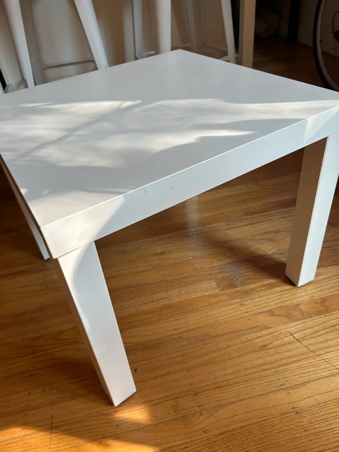White Side Table image indicator(2)