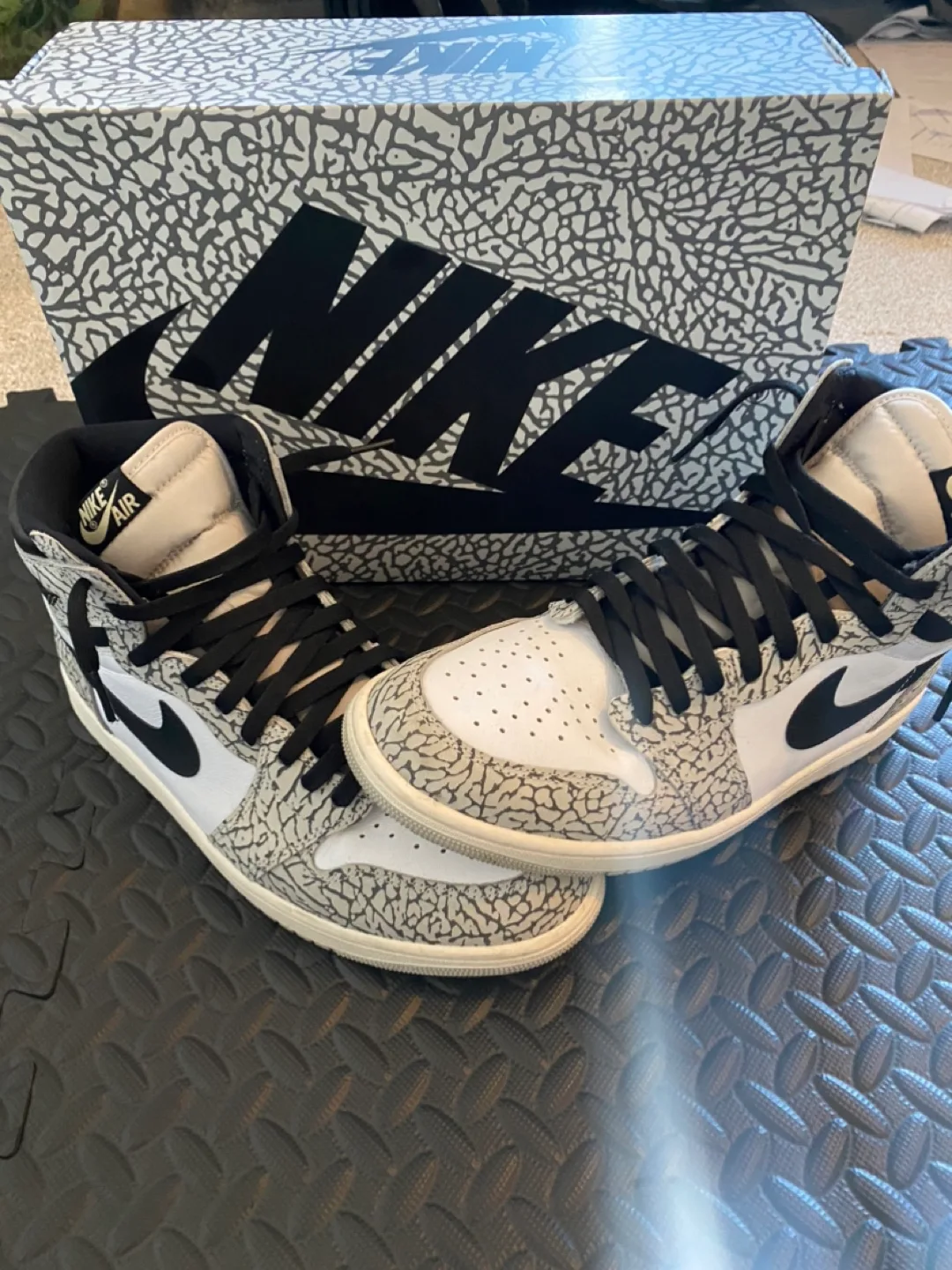 Nike Air Jordan 1 High White Cement thumbnail