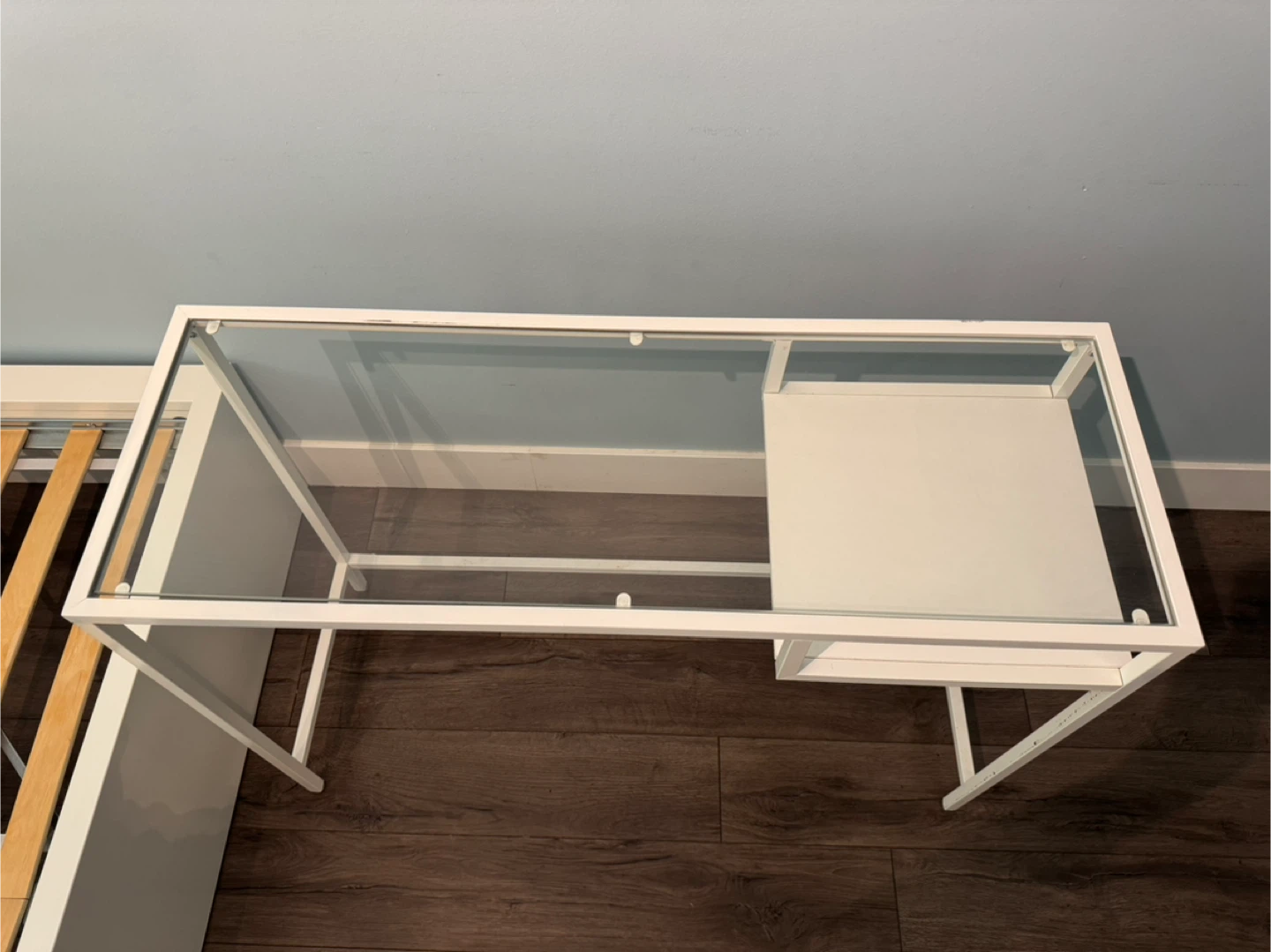 White glass desk - photo 2