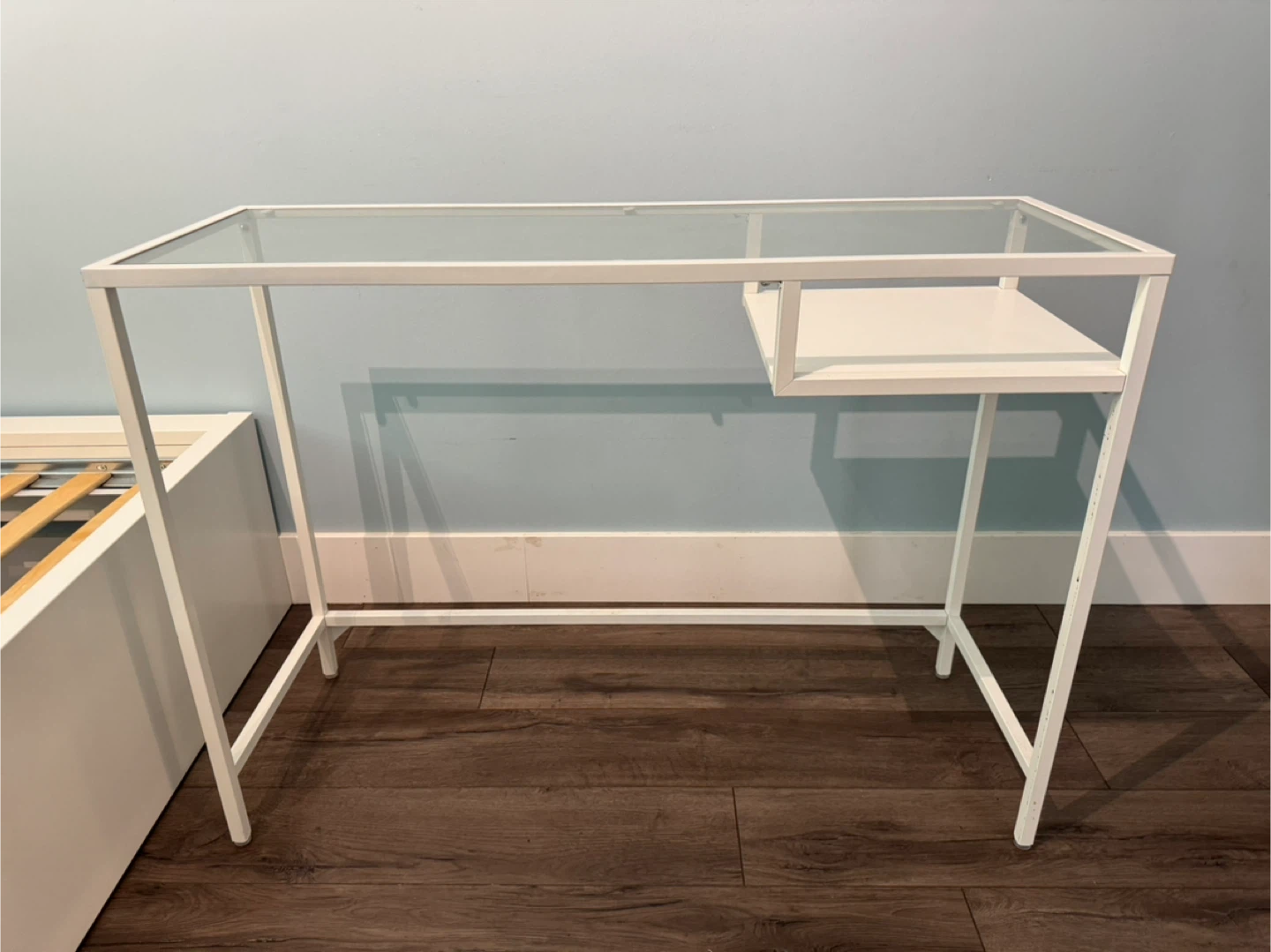 White glass desk - photo 3
