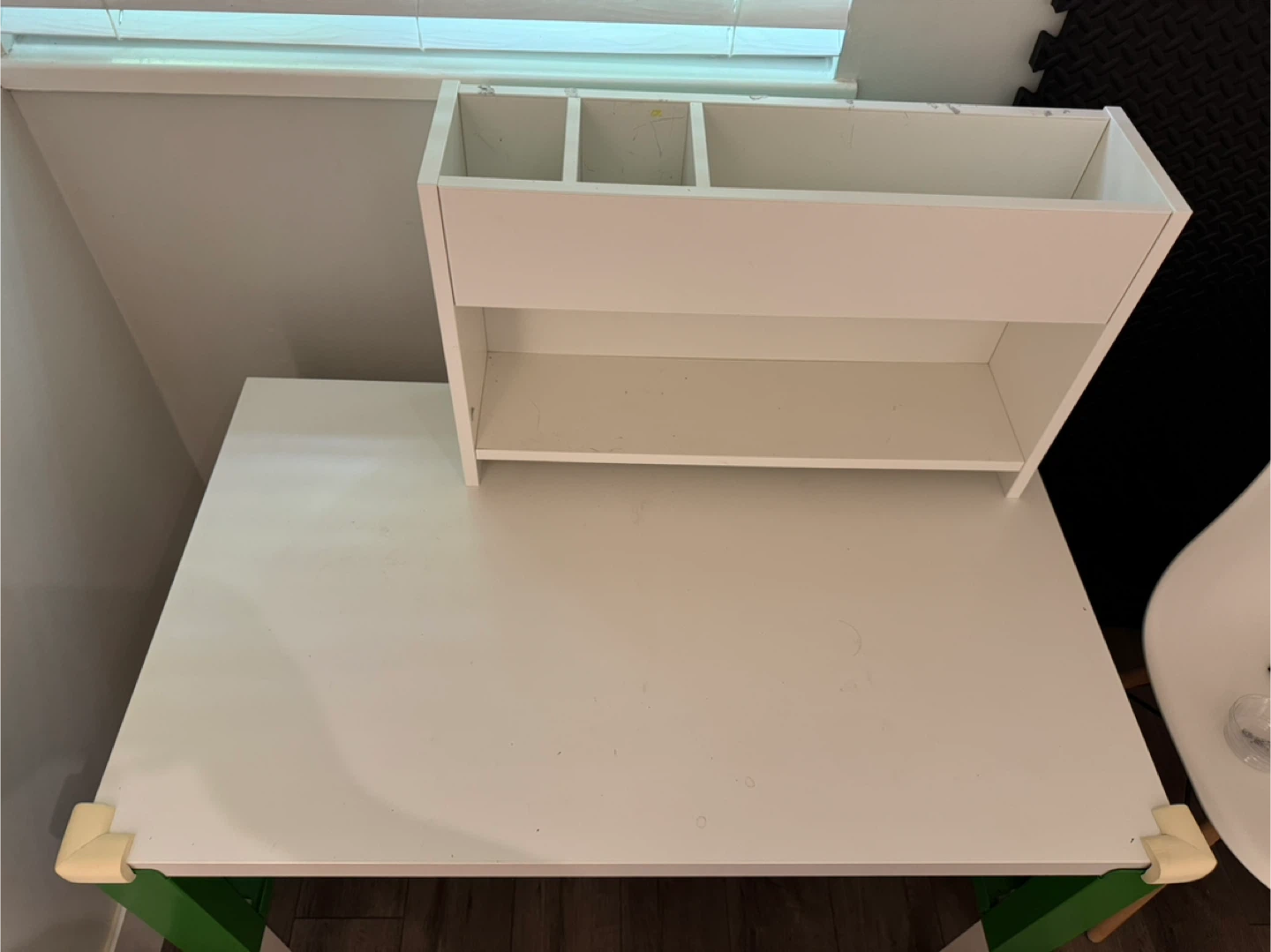 IKEA Pahl Desk with Hutch - White & Green - photo 2