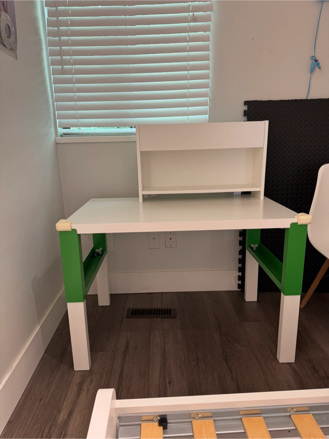 IKEA Pahl Desk with Hutch - White & Green