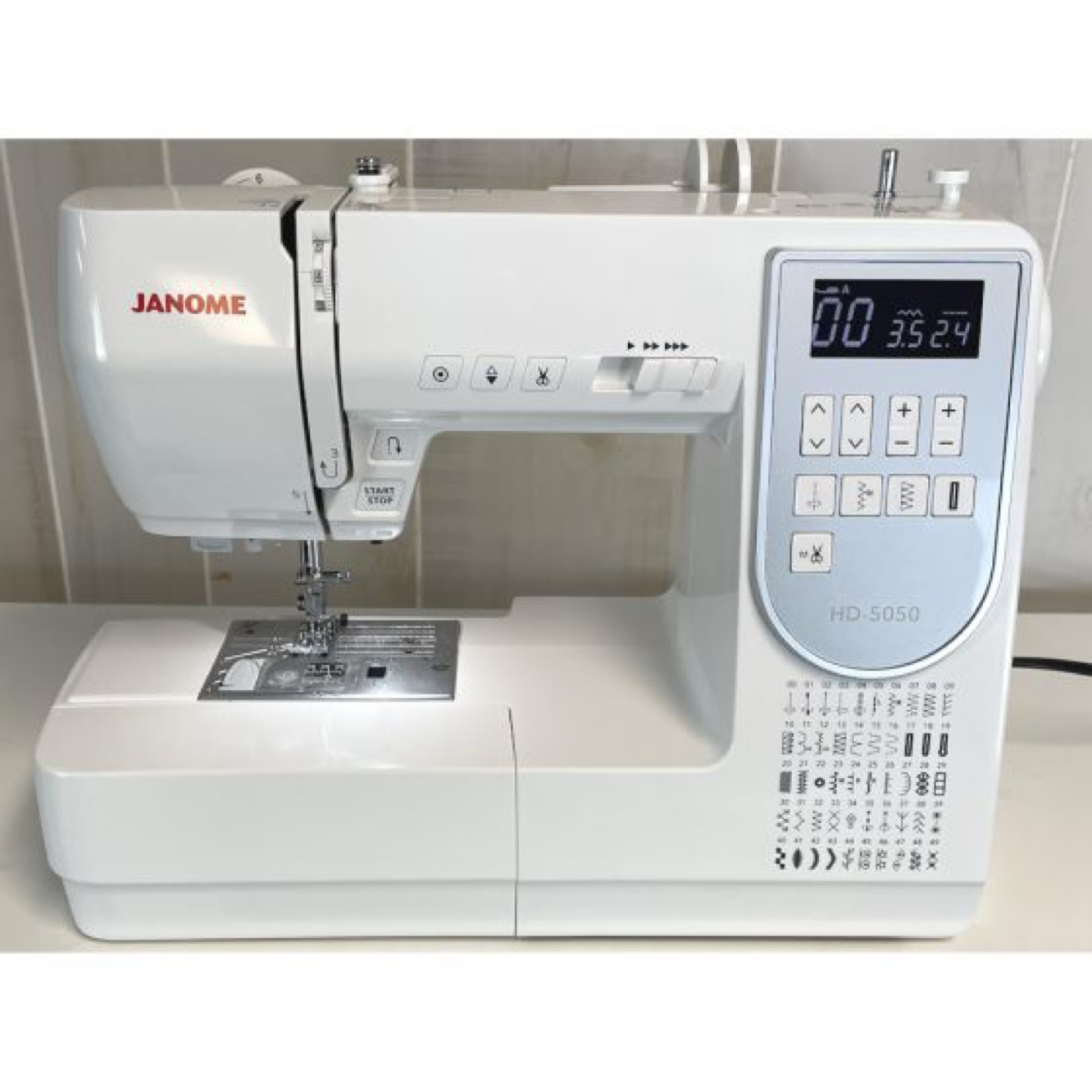 Janome HD-5050 computerized Sewing Machine