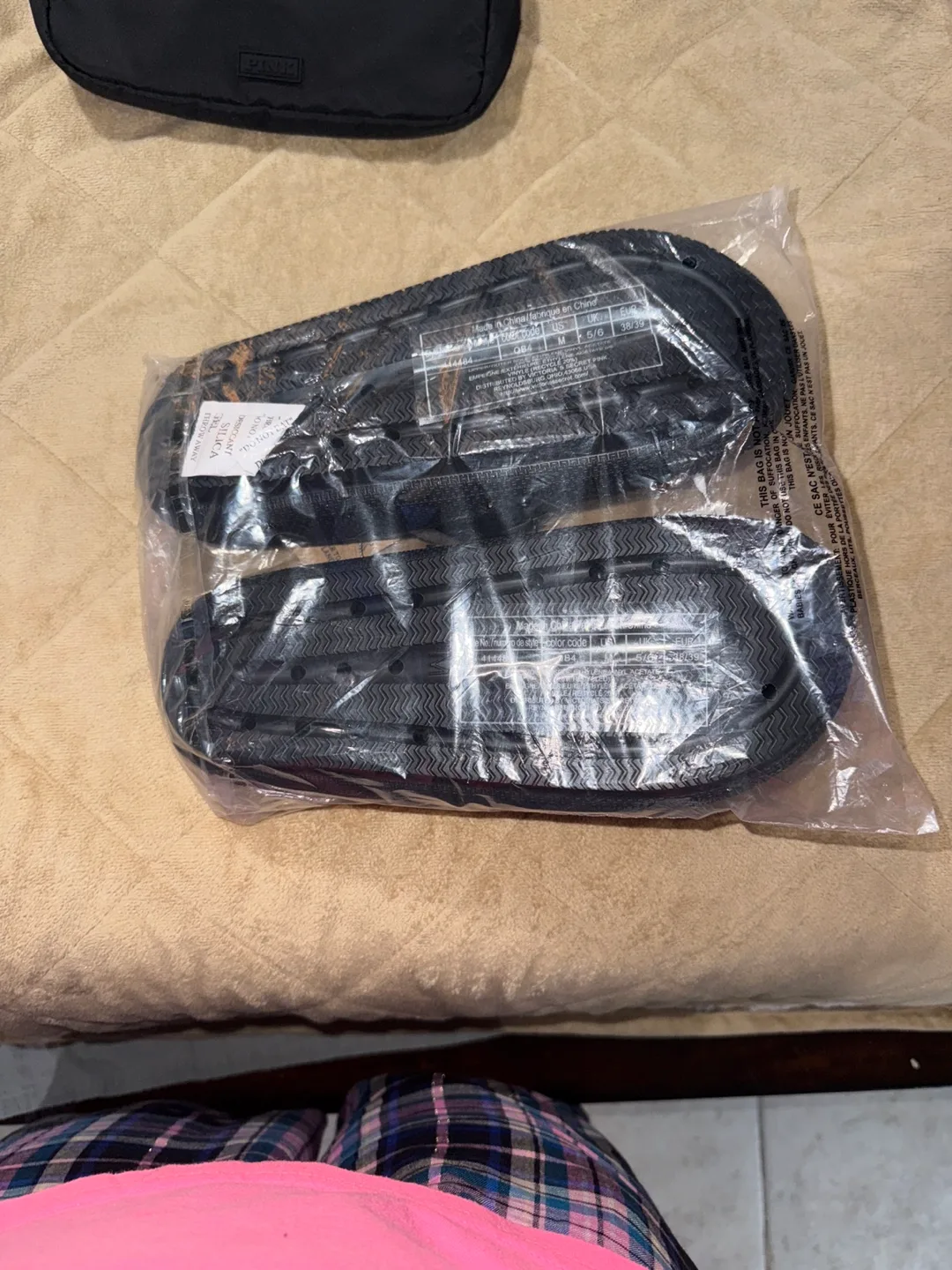 New PINK Victoria's Secret Bag & Slides Set - Size M image indicator(3)