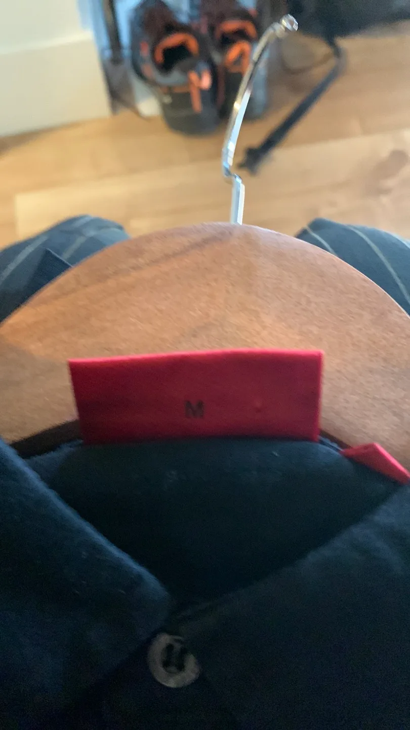 HUGO BOSS Black Polo Shirt - Size M image indicator(4)