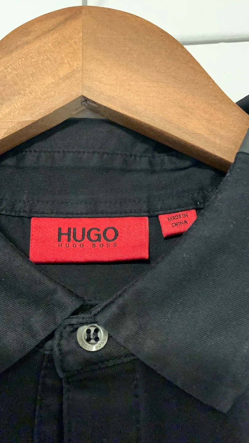 HUGO BOSS Black Polo Shirt - Size M image indicator(2)