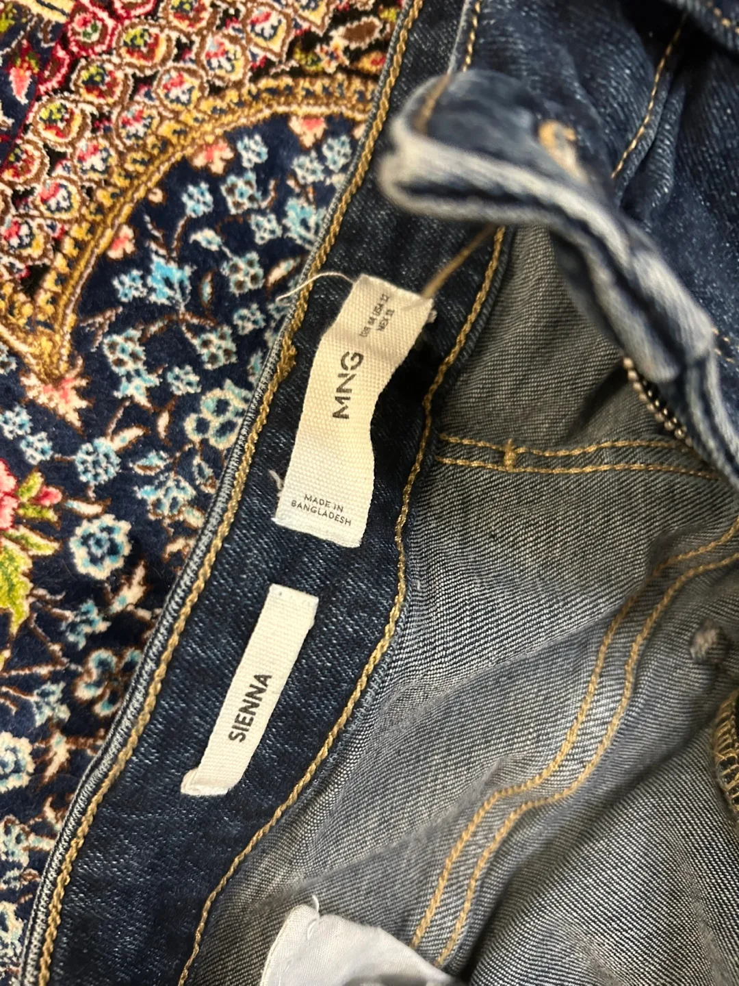 Mango Jeans image indicator(4)