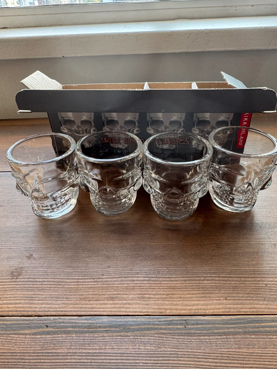 Kikkerland Skull Shot Glasses Set