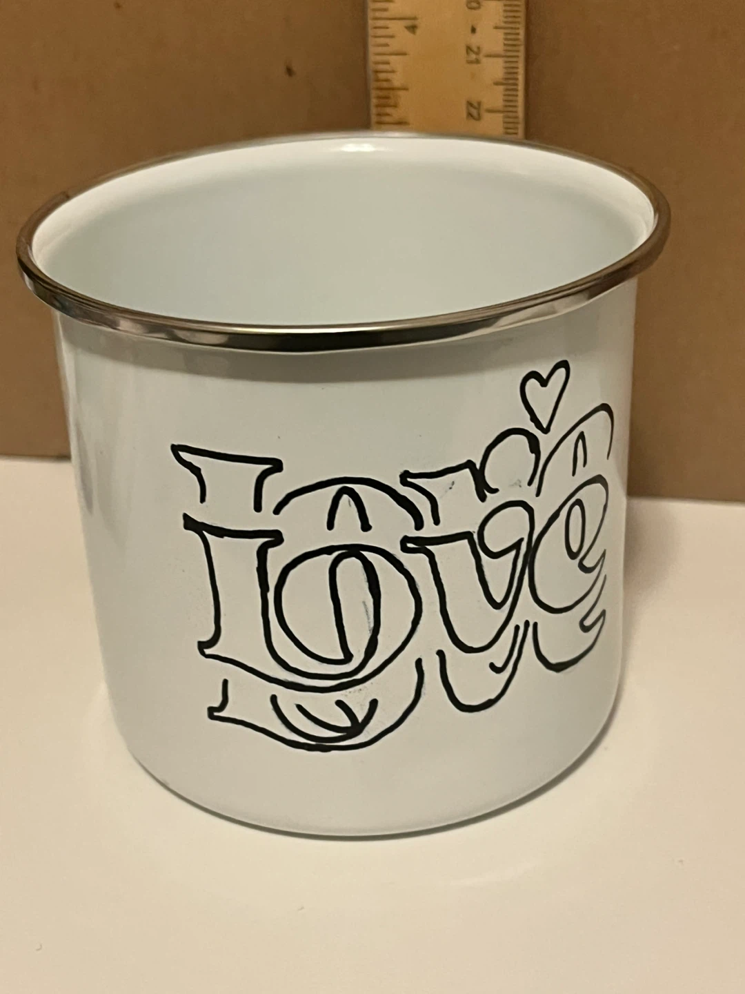 🥕 White Enamel Mug with 'Love' Design
