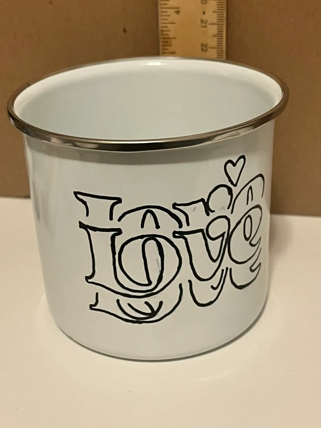 🥕 White Enamel Mug with 'Love' Design thumbnail