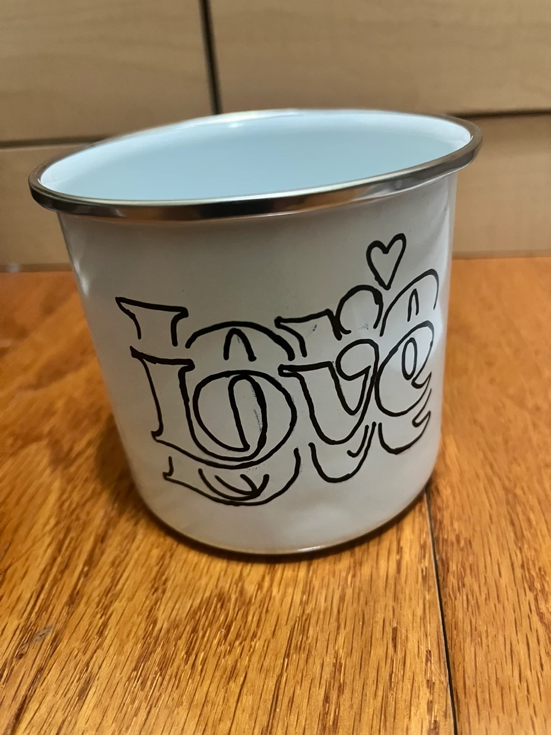🥕 White Enamel Mug with 'Love' Design - photo 3