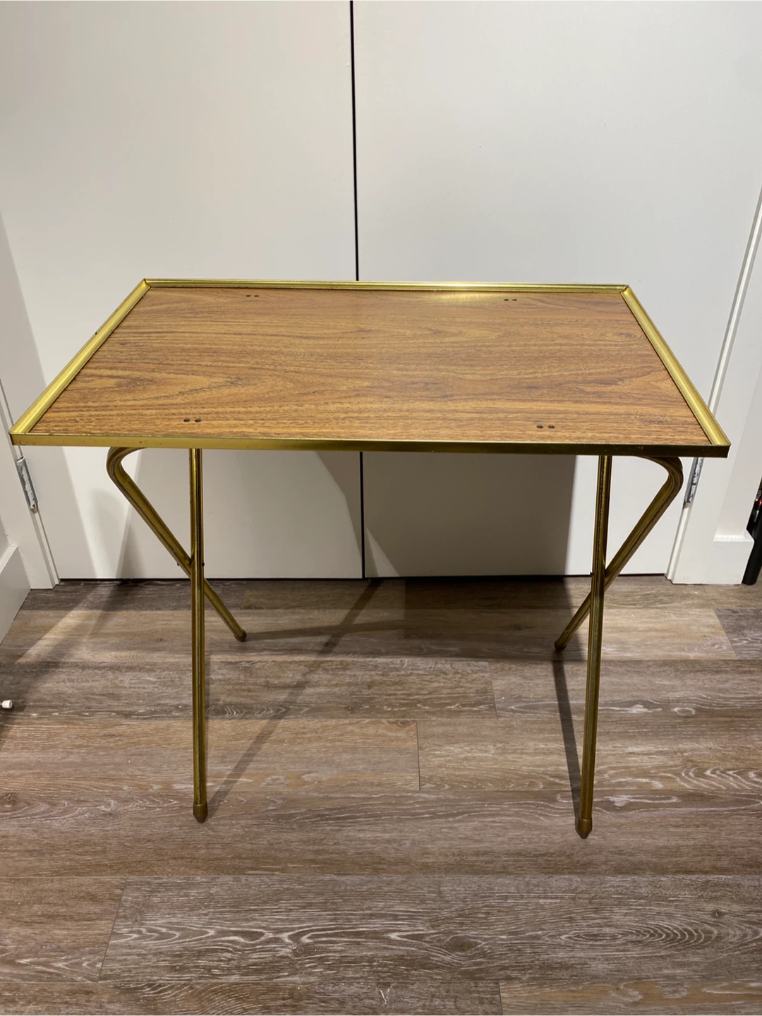 Folding table