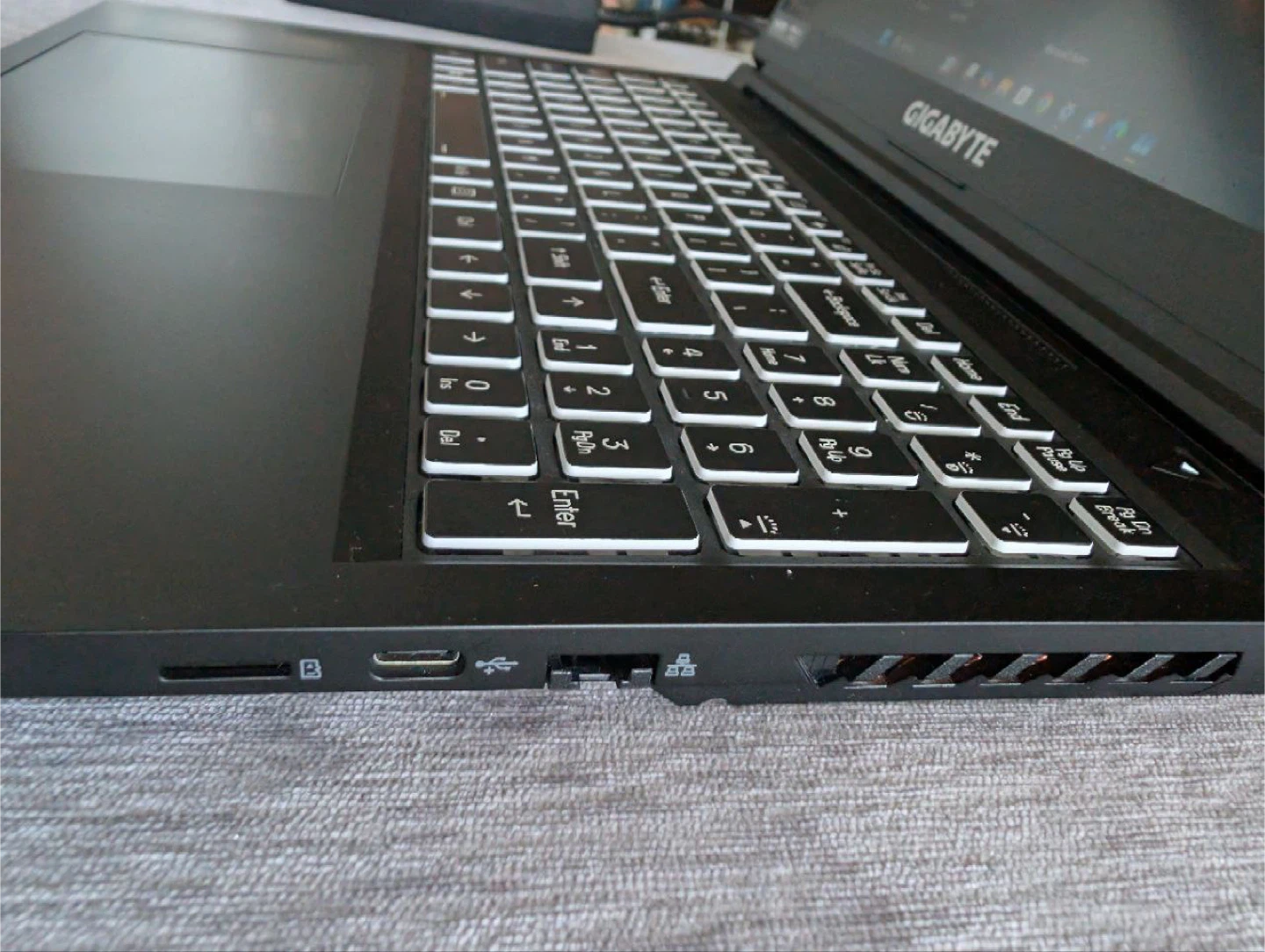 Gigabyte G6 KF (2024) RC56 Gaming Laptop - photo 3