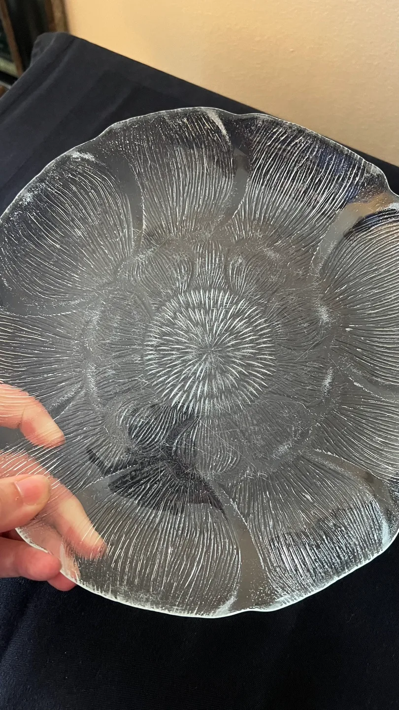 Vintage Arcoroc “Fleur” Dinner and Salad Plates - Set of 7 image indicator(5)