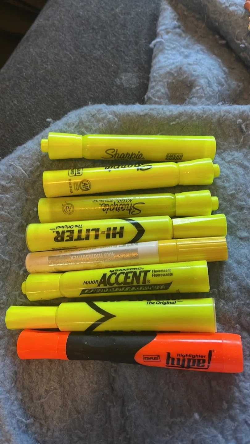 Lot of Highlighters: Sharpie, Accent, Hi-Liter, Staples thumbnail