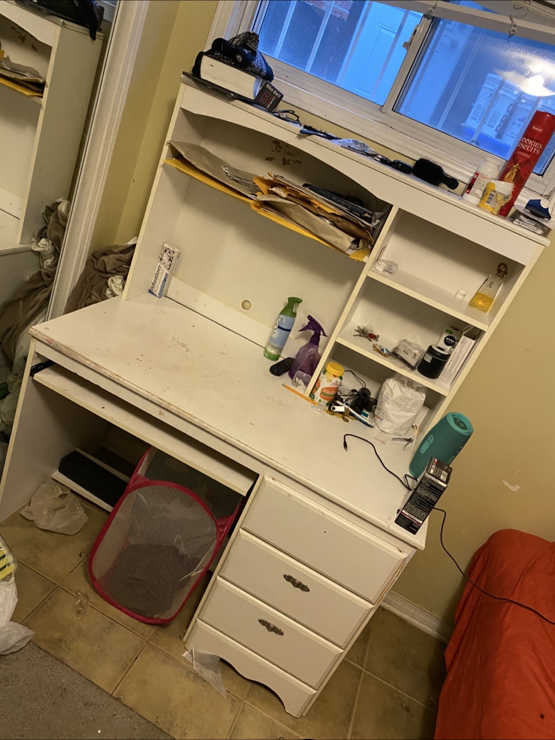 White Desk with Hutch 🥕
