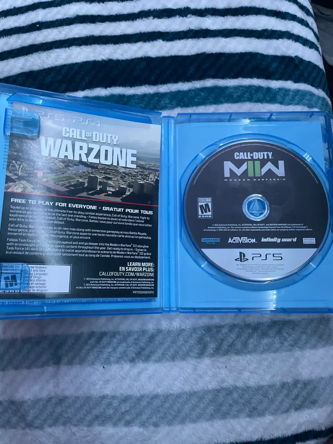 Call of Duty Modern Warfare 2 PS5 in a cod mw3 case ps5 image indicator(2)