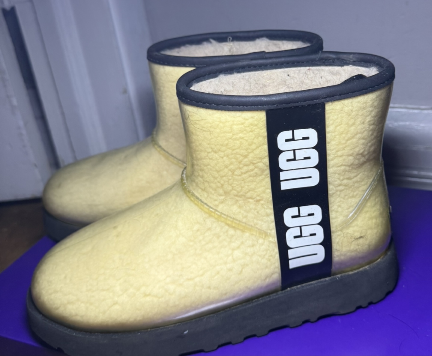 UGG Classic Clear Mini Boot Size 6 (waterproof)