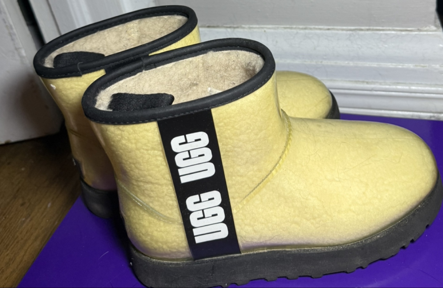 UGG Classic Clear Mini Boot Size 6 (waterproof) - photo 2
