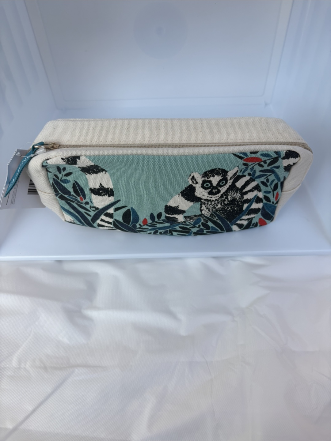 The ring-tailed lemur small zippered case - photo 5