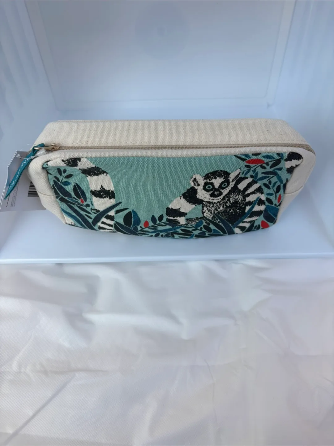 The ring-tailed lemur small zippered case image indicator(5)