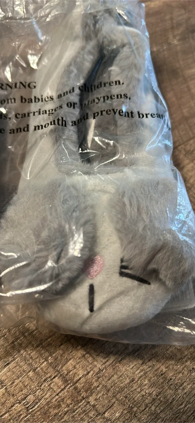 NEW Bunny Slippers - Size 39 image indicator(4)