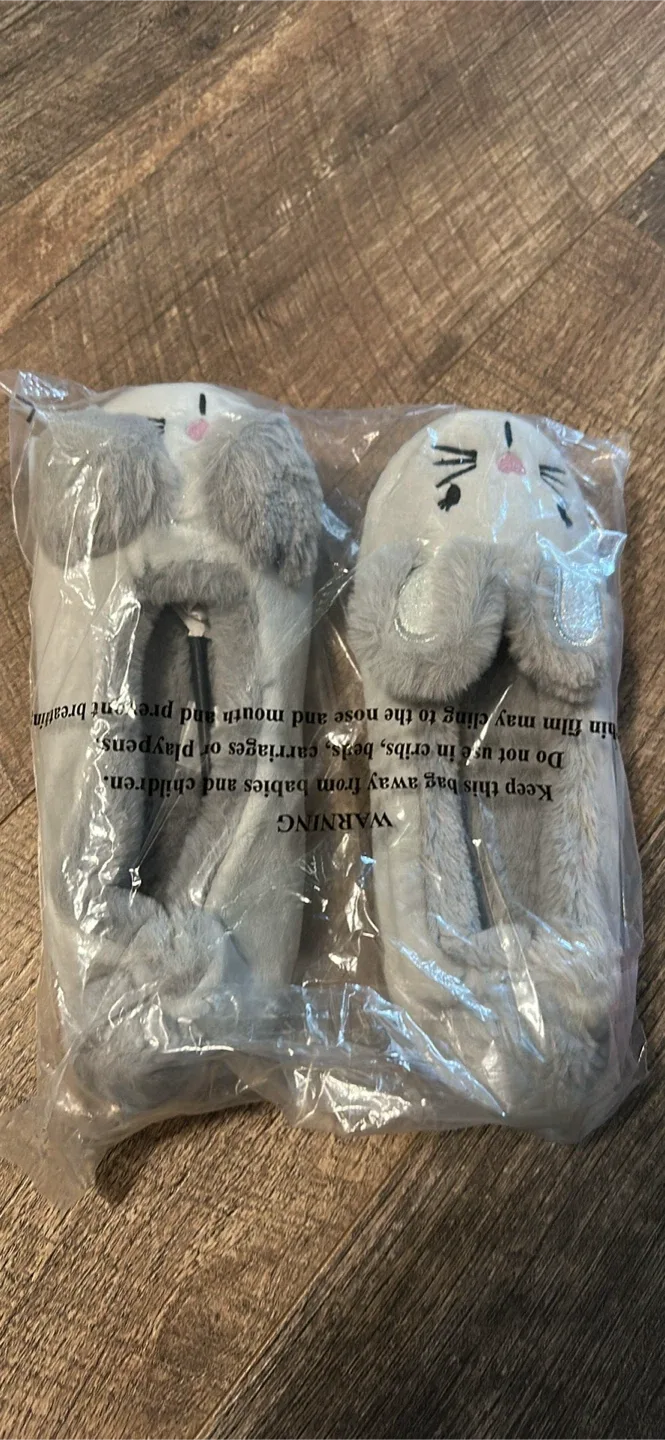 NEW Bunny Slippers - Size 39 image indicator(2)