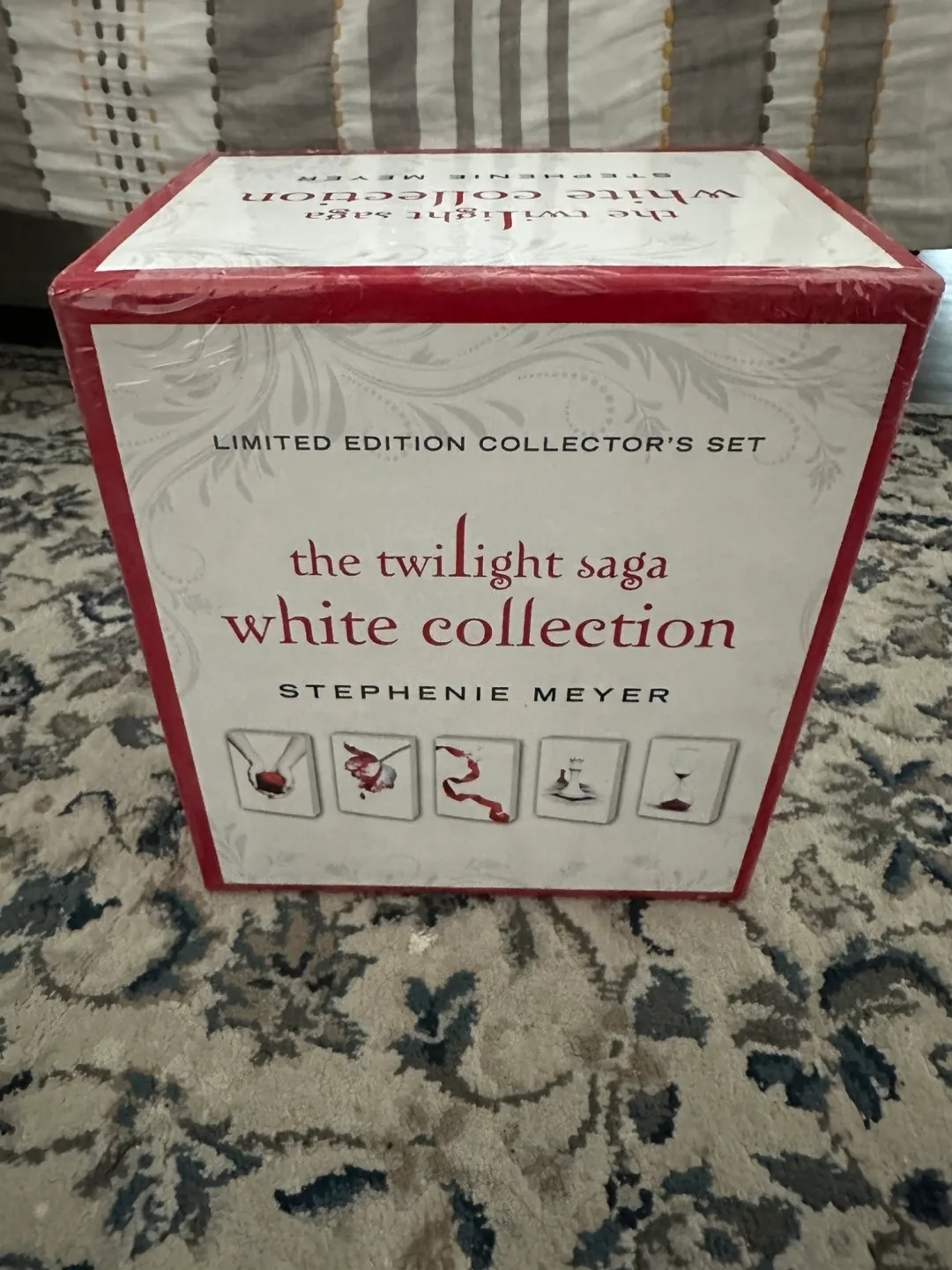 🥕 Twilight Saga White Collection Limited Edition Set image indicator(2)