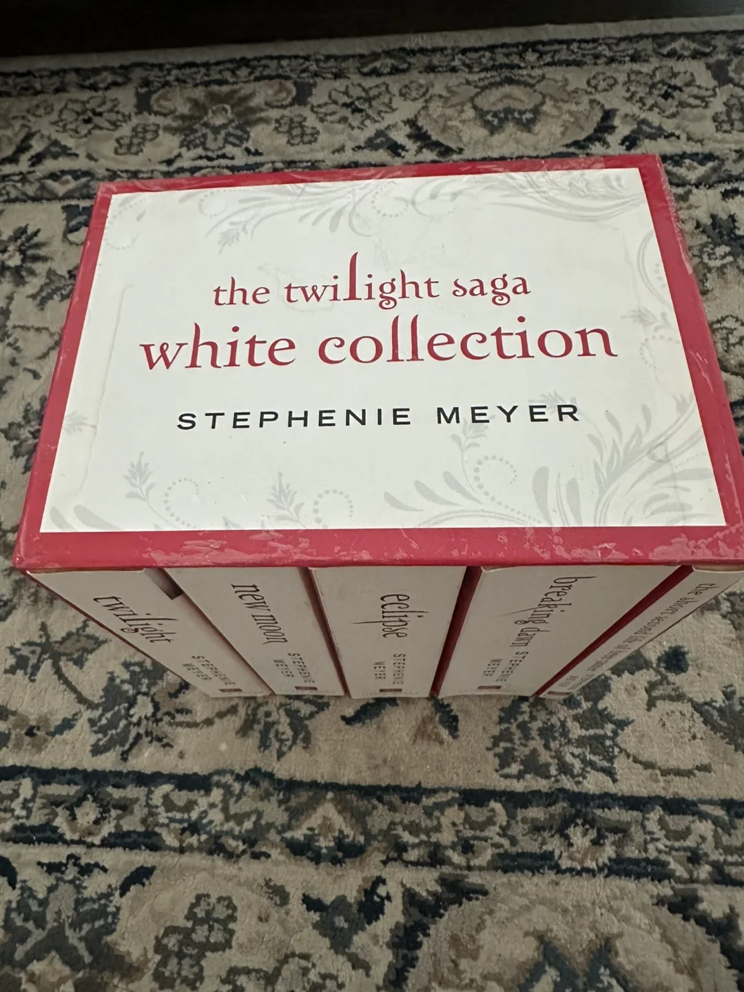 🥕 Twilight Saga White Collection Limited Edition Set image indicator(3)