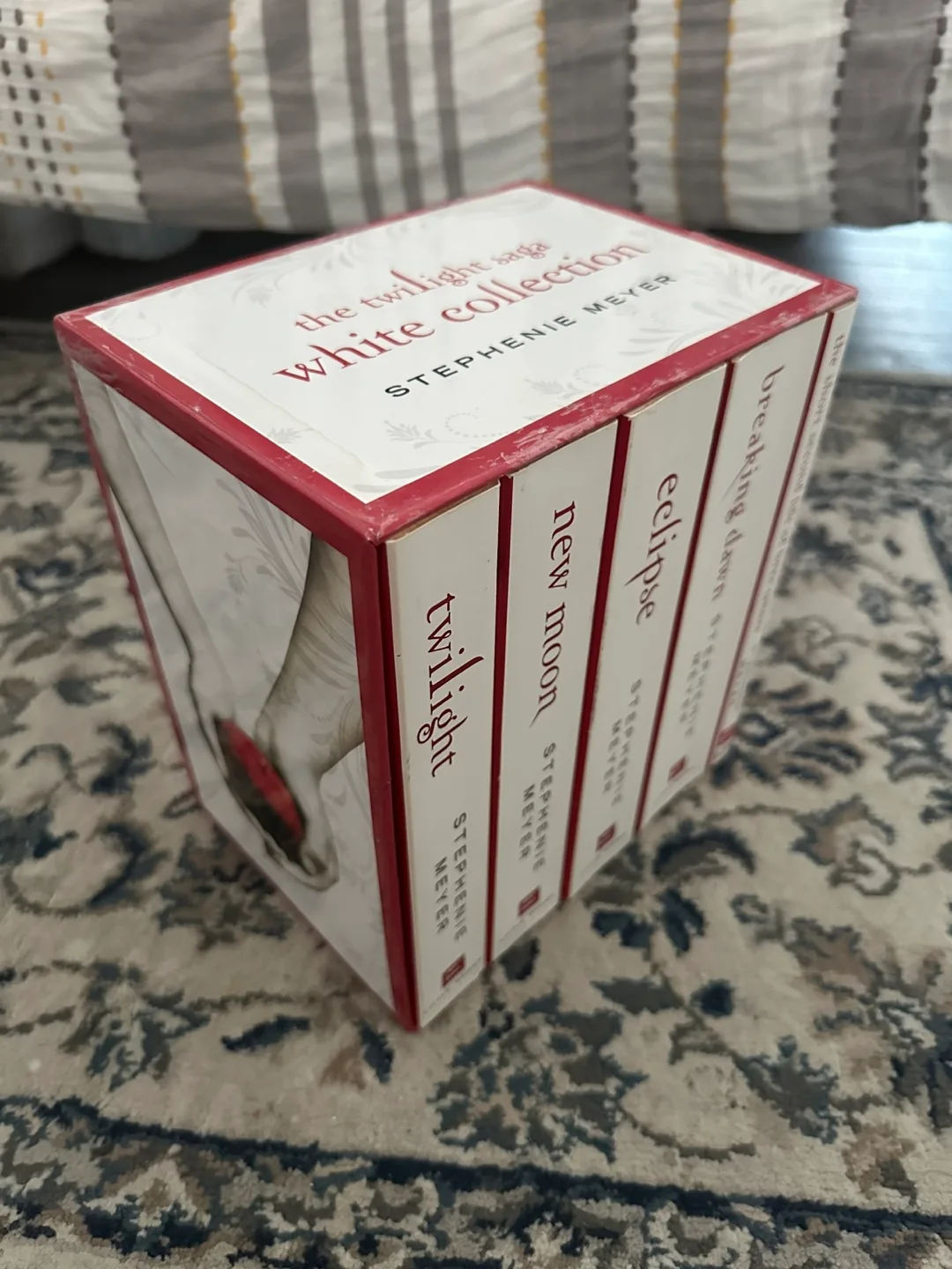 🥕 Twilight Saga White Collection Limited Edition Set image indicator(4)