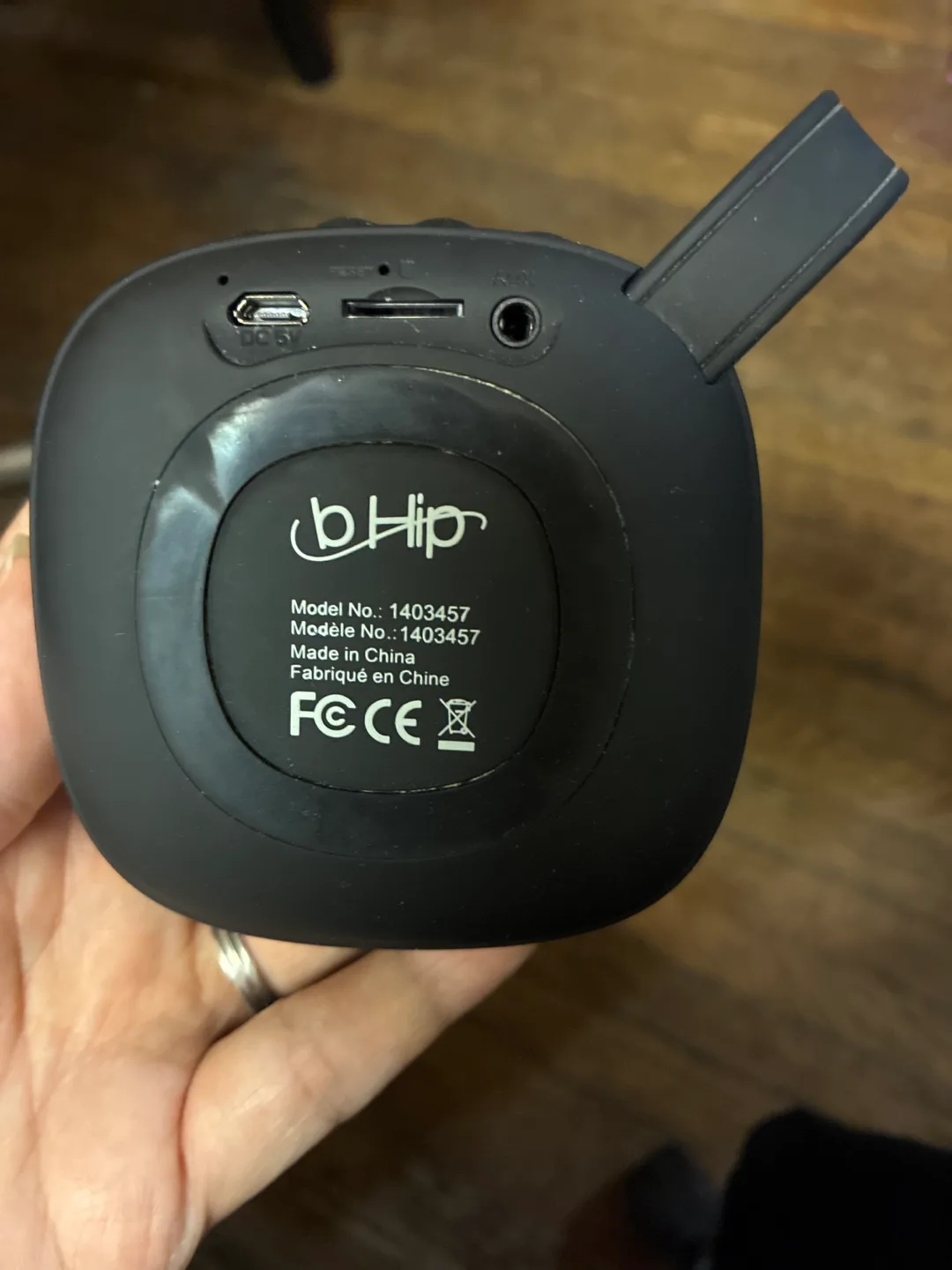 🥕 bHip Portable Bluetooth Speaker - Black image indicator(2)